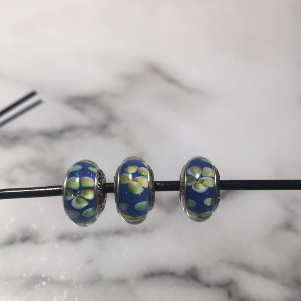 Authentic Pandora charm - Picture 2 of 4